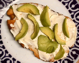 Foto del paso 2 de la receta: Tosta de aguacate y huevo
