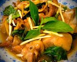 Hình bước làm 5 của món Gà Kho Gừng Với Nước Dừa Tươi, Húng Quế