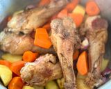 Hình bước làm 3 của món Đùi Vịt Hầm Khoai Tây Cà Rốt Ngũ Vị Hương