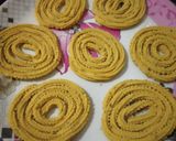 खुसखुशीत चकली (chakali recipe in marathi) रेसिपी स्टेप 3 फोटो 