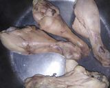 A picture of step 2 of Desi chicken clear soup.