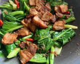 รูปขั้นตอนการทำที่ 3 ของ คะน้าหมูกรอบ
