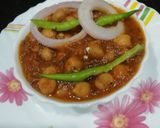 A picture of step 6 of Amritsari chhole.