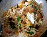 รูปขั้นตอนการทำที่ 6 ของ ก๋วยเตี๋ยวผัดขี้เมาผักใส่เต้าหู้