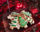 Hình bước làm 5 của món 💚 Bánh Quy Giáng Sinh Hình Cây Thông Noel 🎄