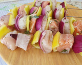 Foto del paso 2 de la receta: Brochetas de salmón y rape con marinados distintos