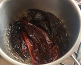 Foto del paso 2 de la receta: Deshebrada enchilada con nopalitos