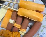 Hình bước làm 1 của món Hotdog xúc xích phô mai hàn quốc