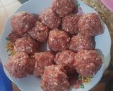 Foto langkah ke 1 dari resep Semur Bola Daging Isi Telur Puyuh.