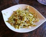 Foto del paso 2 de la receta: Tropezones de panceta con col fermentado sobre masa de maíz