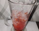Foto langkah ke 2 dari resep Korean Strawberry Milk.