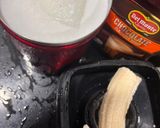 A picture of step 1 of Sharjah milkshake.