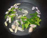 รูปขั้นตอนการทำที่ 1 ของ ต้มข่าไก่