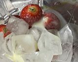 Foto langkah ke 2 dari resep Jus Strawberry Yogurt.