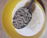 Foto del paso 1 de la receta: Galletitas materas de sémola y arroz ❤