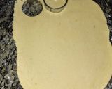 Foto del paso 3 de la receta: Alfajores cubiertos de chocolate blanco