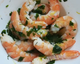 Foto del paso 1 de la receta: Ensalada de garbanzos con langostinos marinados
