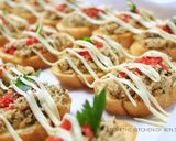 Foto langkah ke 6 dari resep Tomato & Tuna Bruschetta.