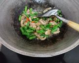 Foto langkah ke 5 dari resep Tumis Buncis Ayam Pedas.