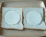 A picture of step 2 of Bread pizza without oven.