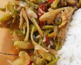 Foto langkah ke 4 dari resep Tumis Bunga Pepaya Teri Medan.