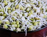 A picture of step 3 of Misal pav recipe.