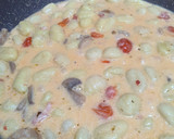 Foto del paso 3 de la receta: Ñoquis en salsa cremosa con cherrys