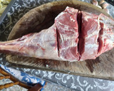 Foto del paso 2 de la receta: Pierna de cordero recental al horno con patatas y uvas