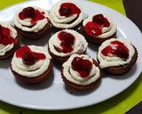 Foto del paso 4 de la receta: Cupcakes rellenos de frutilla