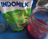 Foto langkah ke 3 dari resep Strawberry Milky Creamy Matcha.