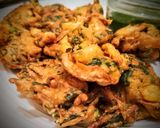 A picture of step 6 of Spinach Onion corn peas pakode.