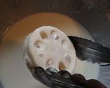 A picture of step 10 of Lotus Root Tempura Stuffed with Pork.