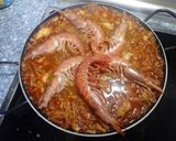 Foto del paso 6 de la receta: Fideuá de sepia y gambones (con salmorreta)