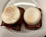 Foto del paso 4 de la receta Huevos Benedict 🍳🧈🥖🥓