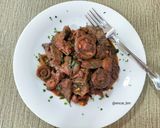 Foto del paso 8 de la receta: Hígado con setas en salsa de tomate