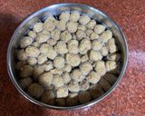 A picture of step 1 of Homemade soya chaap.