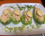 Foto del paso 3 de la receta: Cogollos con ensaladilla y rulo de queso de piña y almendra