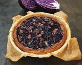 Foto del passaggio 15 della ricetta Torta salata di farina di ceci e grano saraceno con gorgonzola e cavolo cappuccio rosso