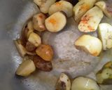 Foto del paso 2 de la receta: Papas en cascos🥔🍟 doradas en olla a presión!!!