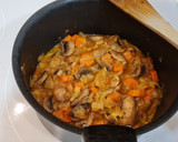 Foto del paso 4 de la receta: Solomillo de cerdo en salsa de puerros, champiñones y zanahorias
