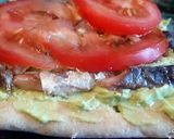 Une image de l'étape 2 de Club sandwich avocat, chèvre et sardines.