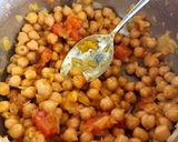 Foto del paso 2 de la receta: Curry de garbanzos y camarones