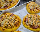 Foto langkah ke 4 dari resep Pizza Labu Kuning.