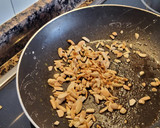 Foto del paso 8 de la receta: Solomillo en salsa con champiñones, puré de patata y compota de pera
