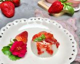 Foto del passaggio 5 della ricetta Panna cotta al basilico con composta di fragole