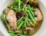Hình bước làm 4 của món Canh chân giò hầm với cà tím, đậu ve, và rau cải mầm
