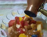 Foto del paso 3 de la receta: Ensalada de frutas con salsa de dulce de leche y algo más.