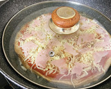 Foto del paso 3 de la receta: Pizza integral de jamón y queso a la sartén