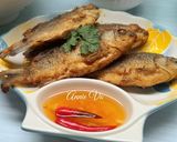 Hình bước làm 2 của món Cá diếc chiên giòn xoài bằm