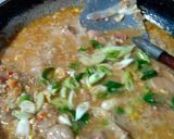 Foto langkah ke 7 dari resep Seblak Sosis Baso.